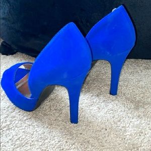 Blue heels/pumps